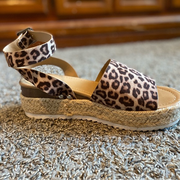 Leapard Print high heel sandals - Picture 4 of 5